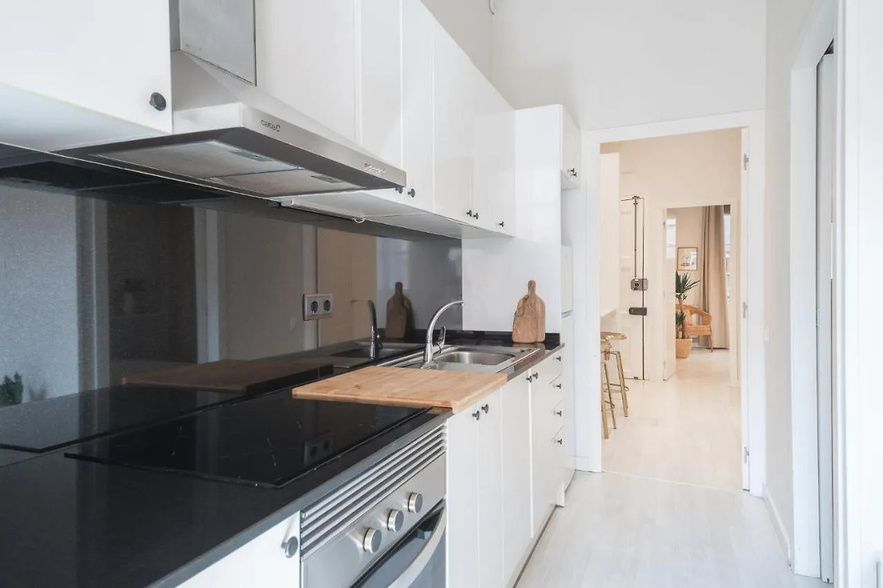 Cozy Apt With Sunny Terrace In The Heart Of Gracia Barcelona Appartement