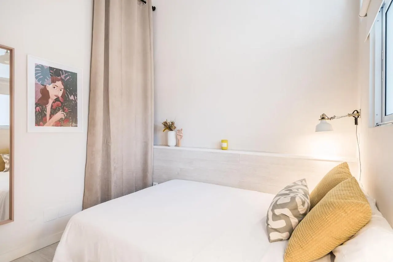 Cozy Apt With Sunny Terrace In The Heart Of Gracia Barcelona 0*,  Spanje