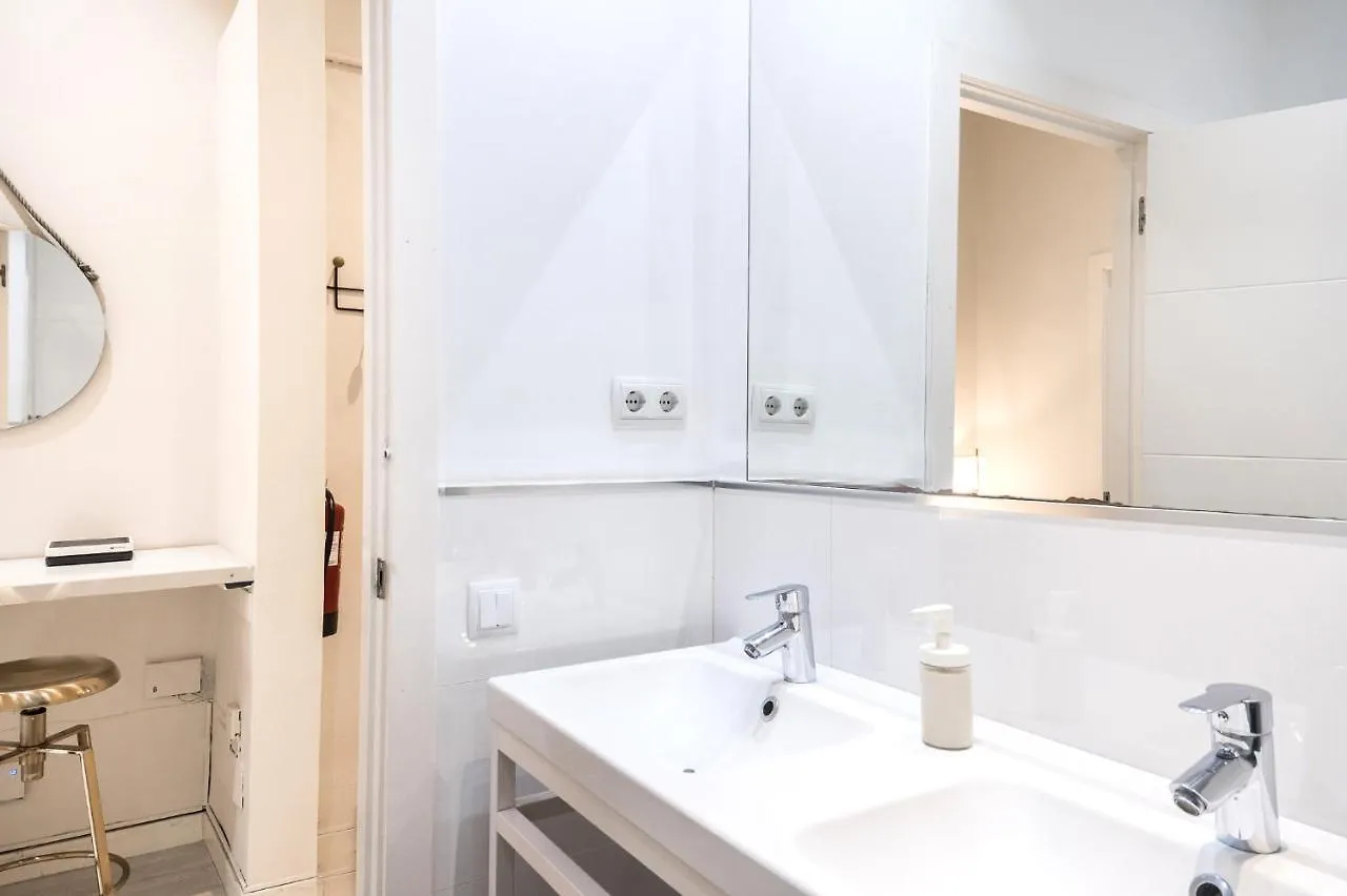 Appartement Cozy Apt With Sunny Terrace In The Heart Of Gracia Barcelona Spanje