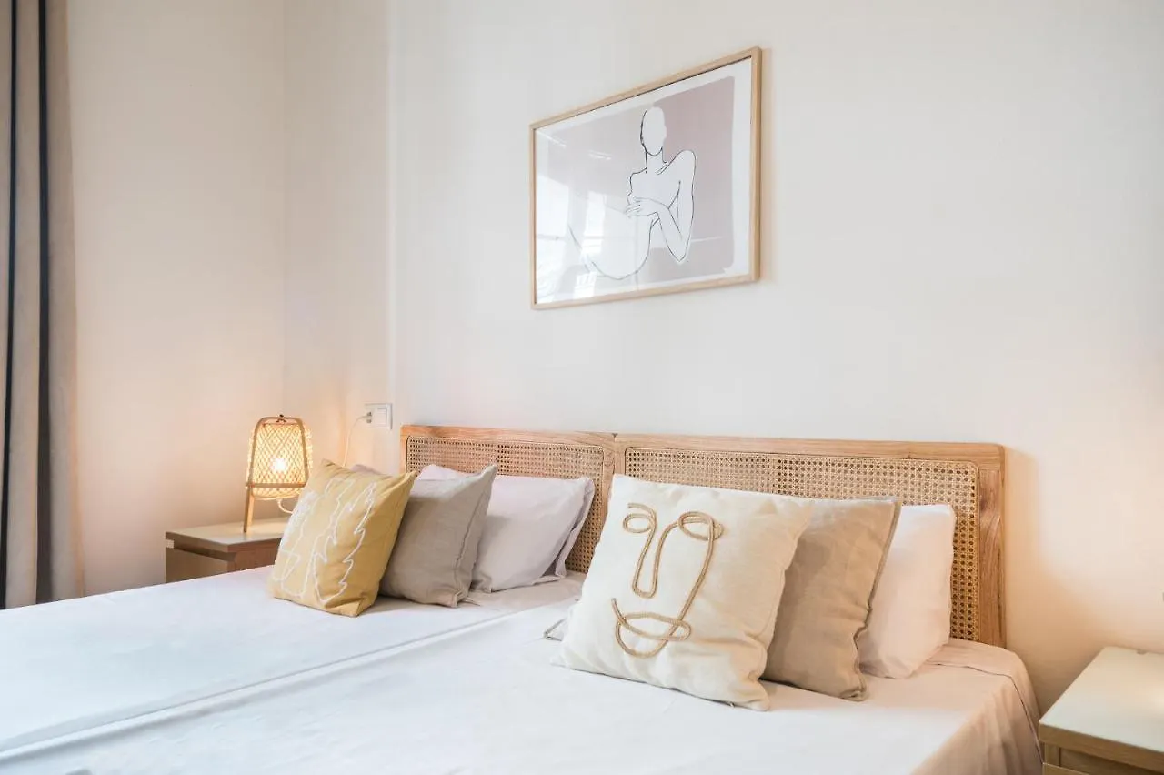 Cozy Apt With Sunny Terrace In The Heart Of Gracia Barcelona